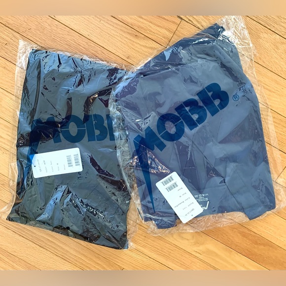 MOBB Uniform Tops & Bottoms Unisex - Picture 4 of 15